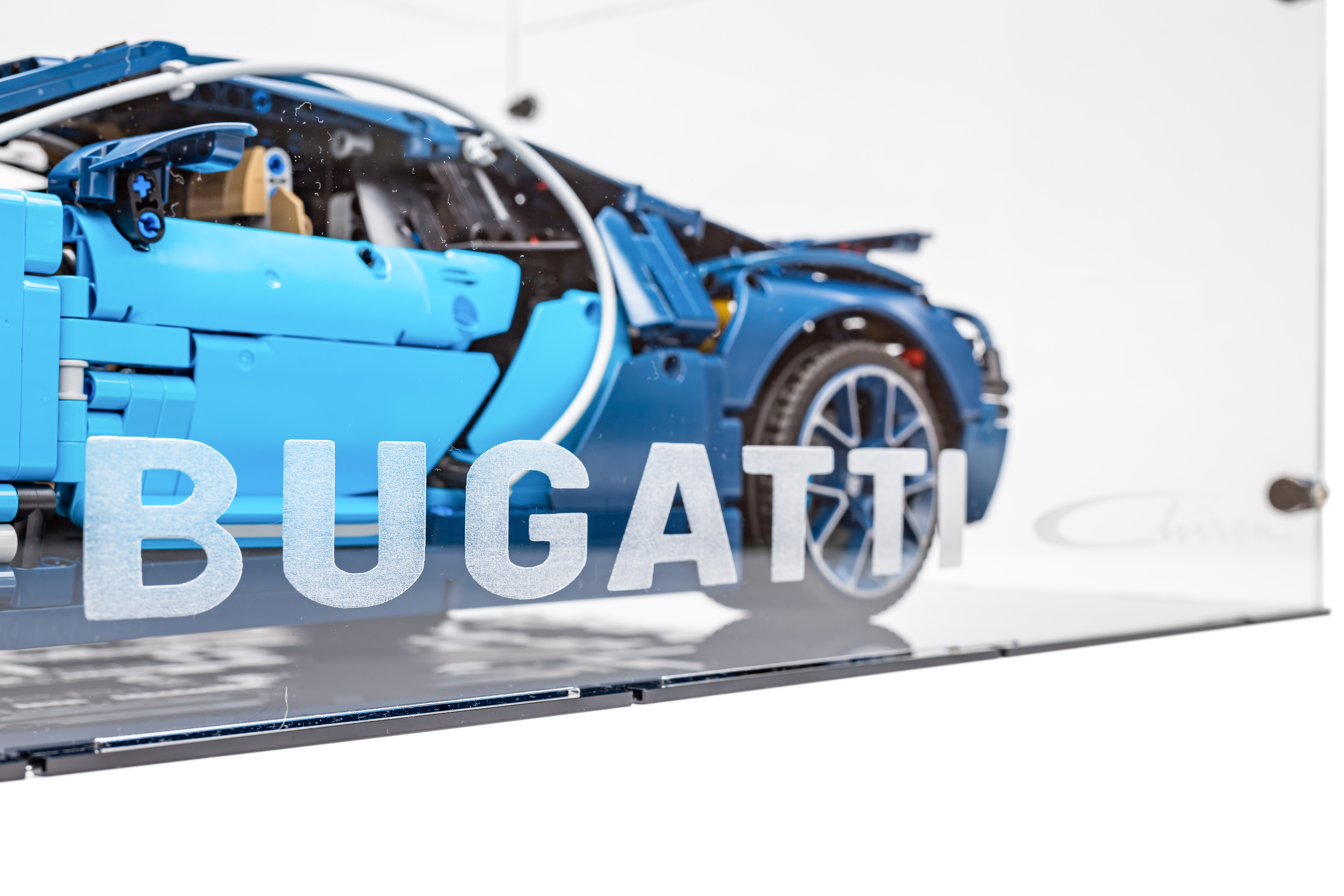 Acrylglas Vitrine Haube für Ihr LEGO® Modell  Bugatti Chiron 42083 mit Schriftzug